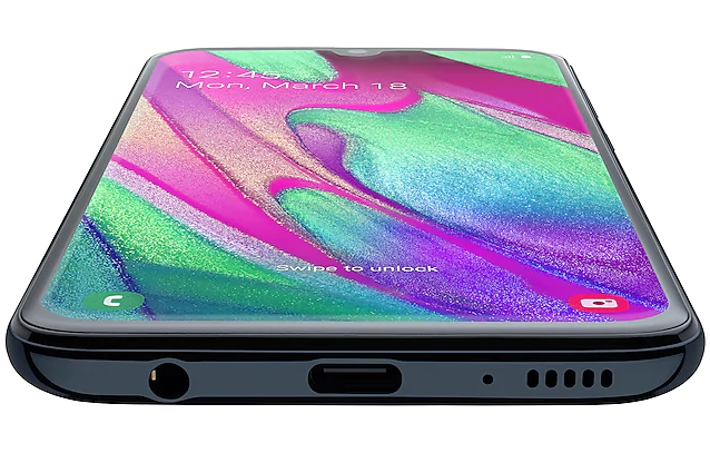 Смартфон Samsung Galaxy A40 4/64 ГБ черный