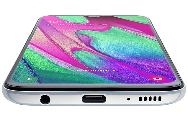 Смартфон Samsung Galaxy A40 4/64 ГБ белый